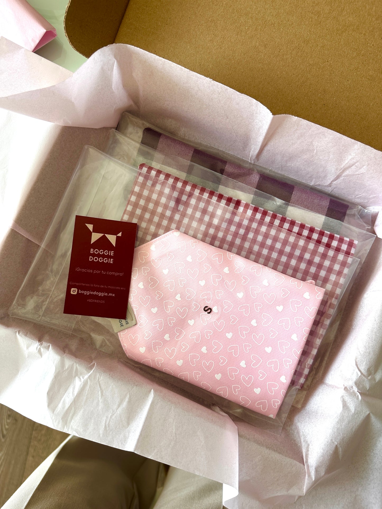 Bandana Rosa con Corazones