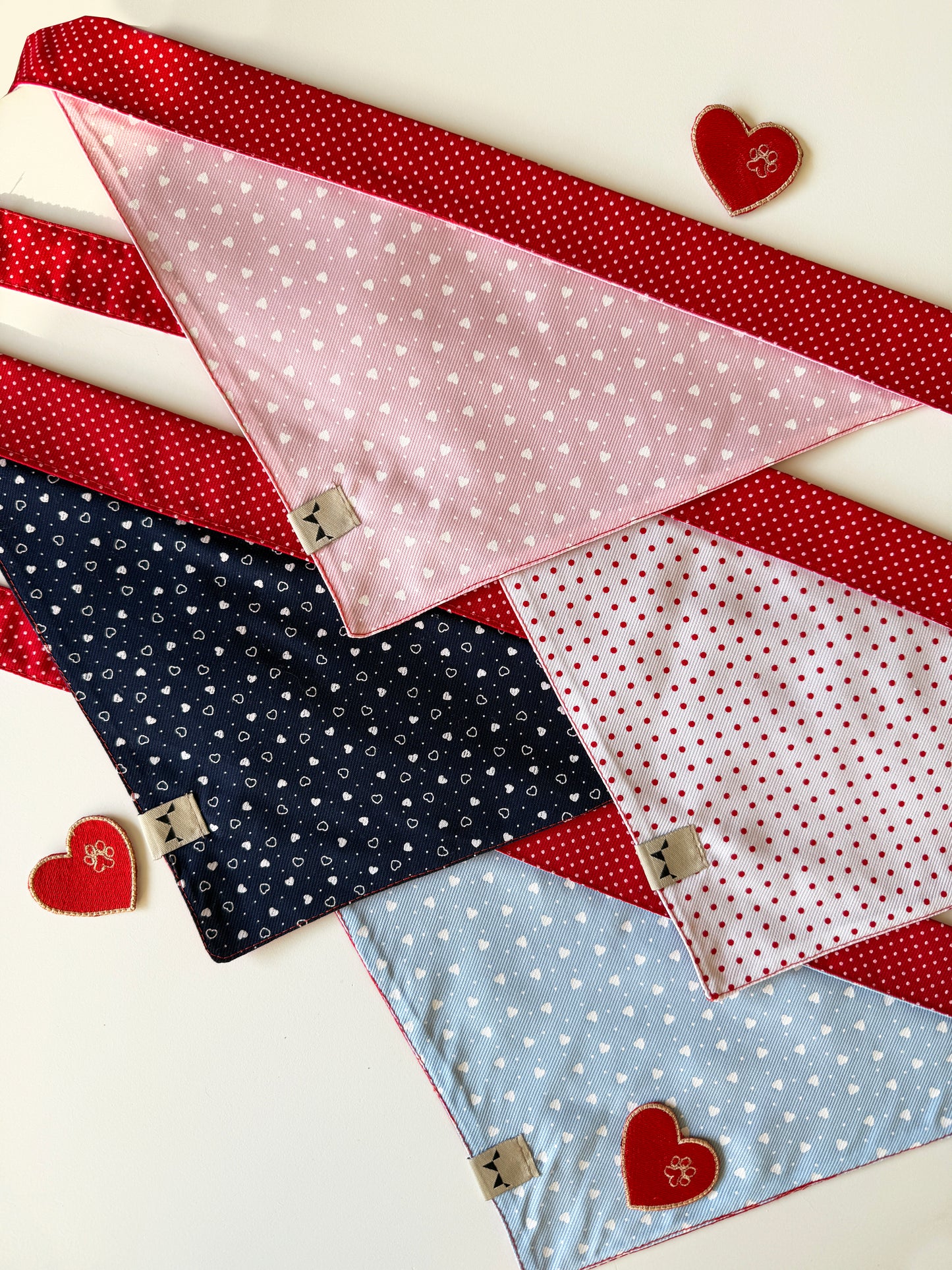 Bandana San Valentín rosa con corazones y rojo con lunares