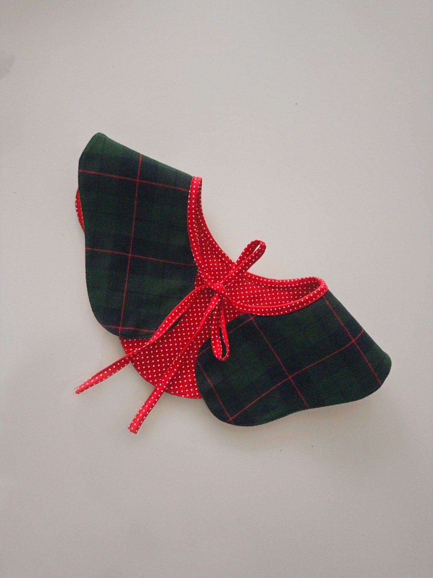 Cuello Navideño doble vista tartán verde y tela roja con lunares