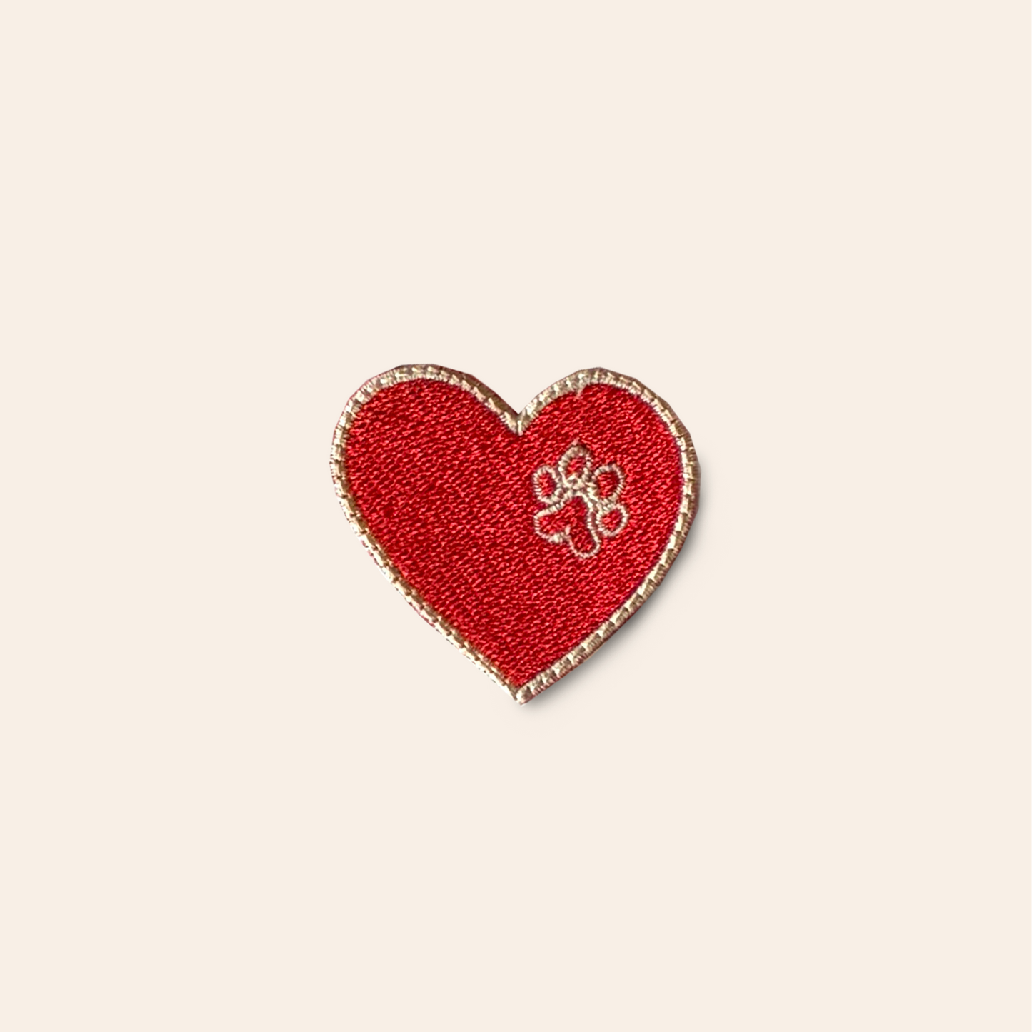 Parche Corazón rojo con huellita